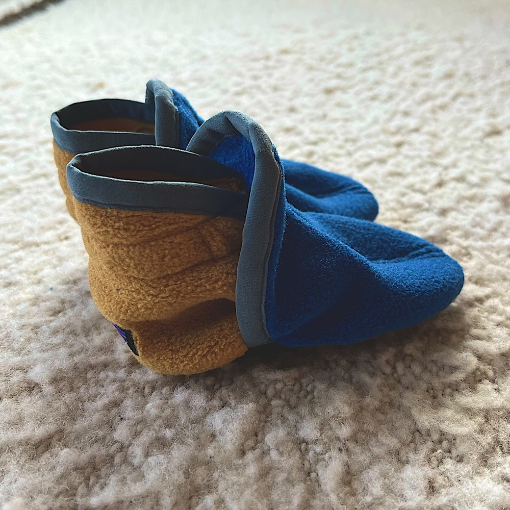 Patagonia NWOT Synchilla Booties